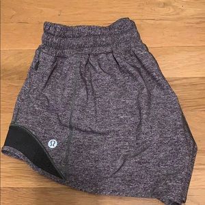 Lululemon Hotty Hot Shorts 2.5 grey